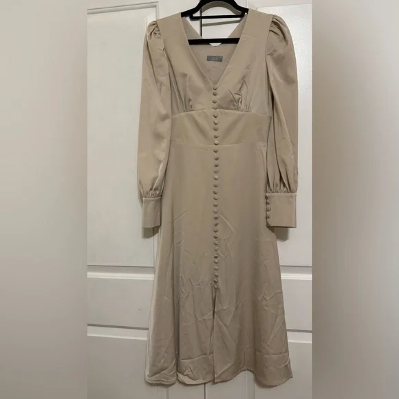 Lichi Designed in Frankfurt am Main Button-embellished midi dress - Picture 4 of 9